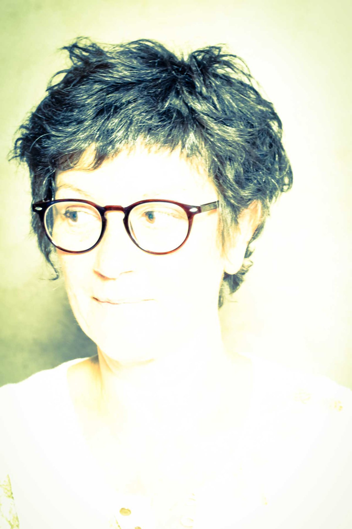 Autoportrait de Luce Dupont, experte en visibilité web en Aveyron - Occitanie